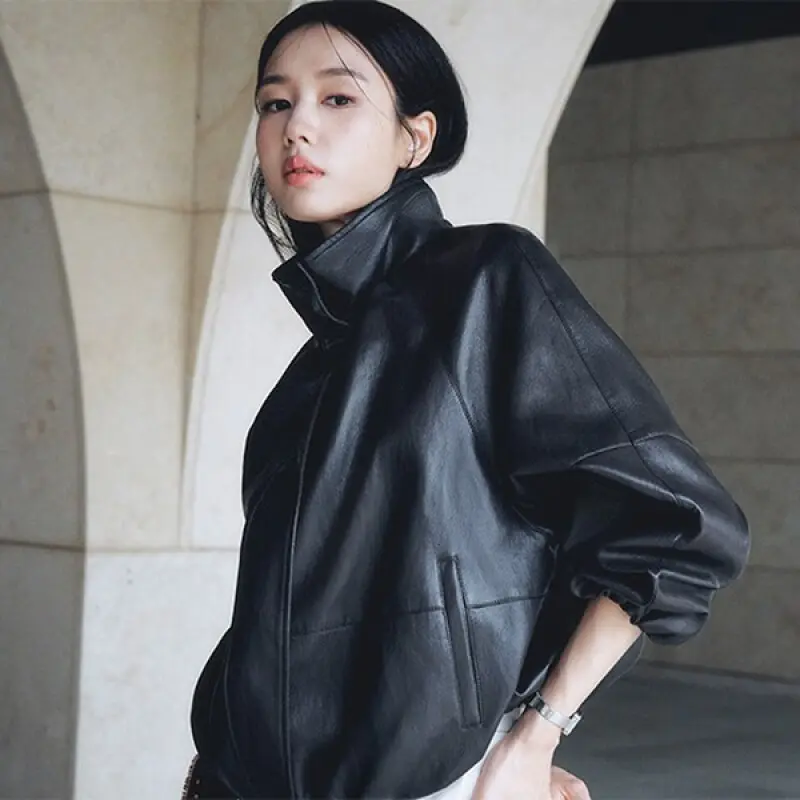 최초가8990026FW FAUX레더 하이넥 셔링 점퍼