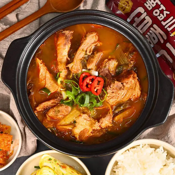 노랑 곱빼기 뼈없는 감자탕 뼈해장국 고기만 건져먹어도 1인분 600g 5봉 (17,900원/무료)