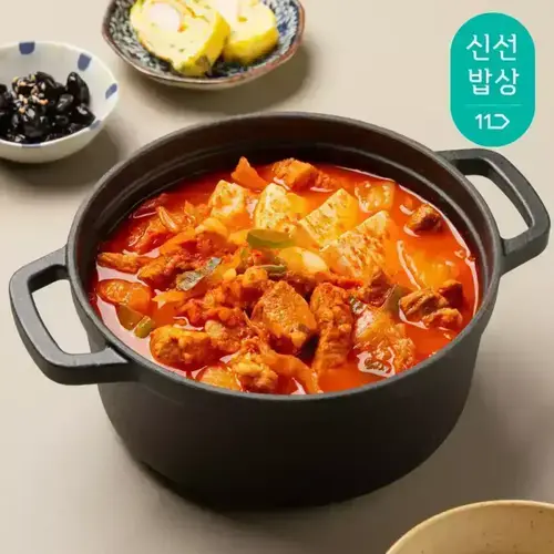 [쿡솜씨] 돼지고기김치찌개 저온숙성김치 다시마육수 찌개소스 신선야채 밀키트