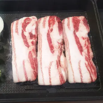 바라던 도토리먹고 자란 고소한 이베리코 돼지고기 세보등급 삼겹살 300g x 1팩